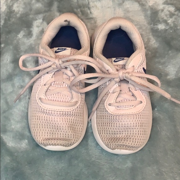 Nike kids shoes - Picture 3 of 5